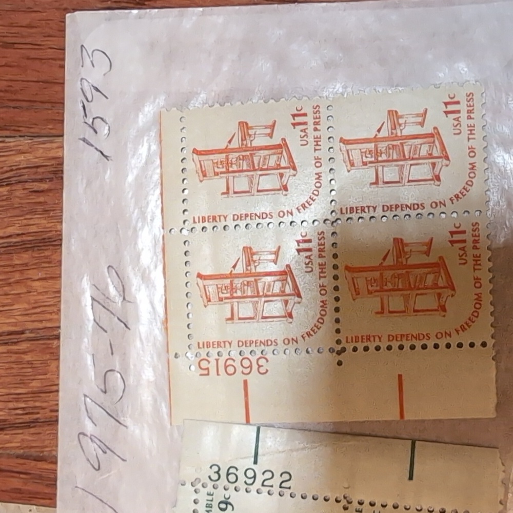 USPS Vintage Stamp Bundle 38 Stamps New - Picture 11 of 15